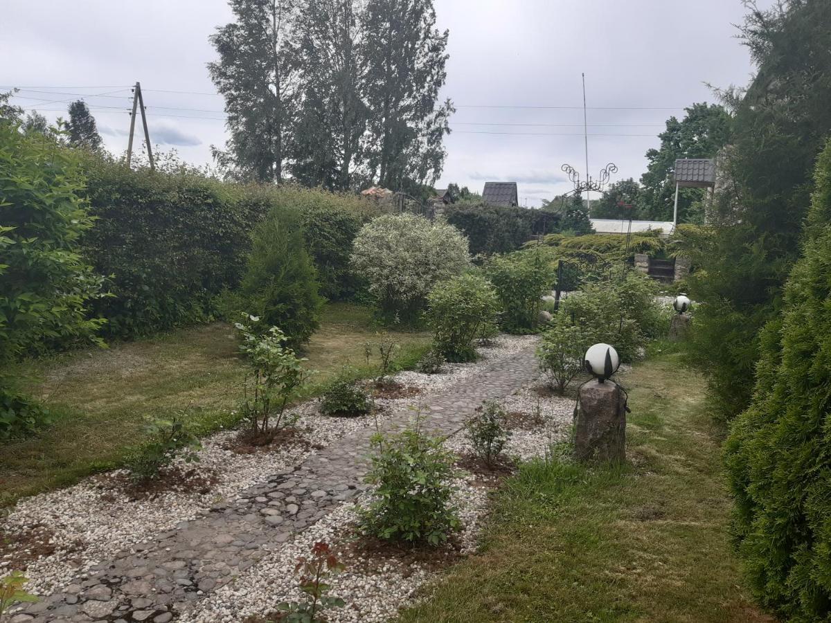 Viesu Nams "Laimes Pakavs" Hotel Straupe Екстериор снимка