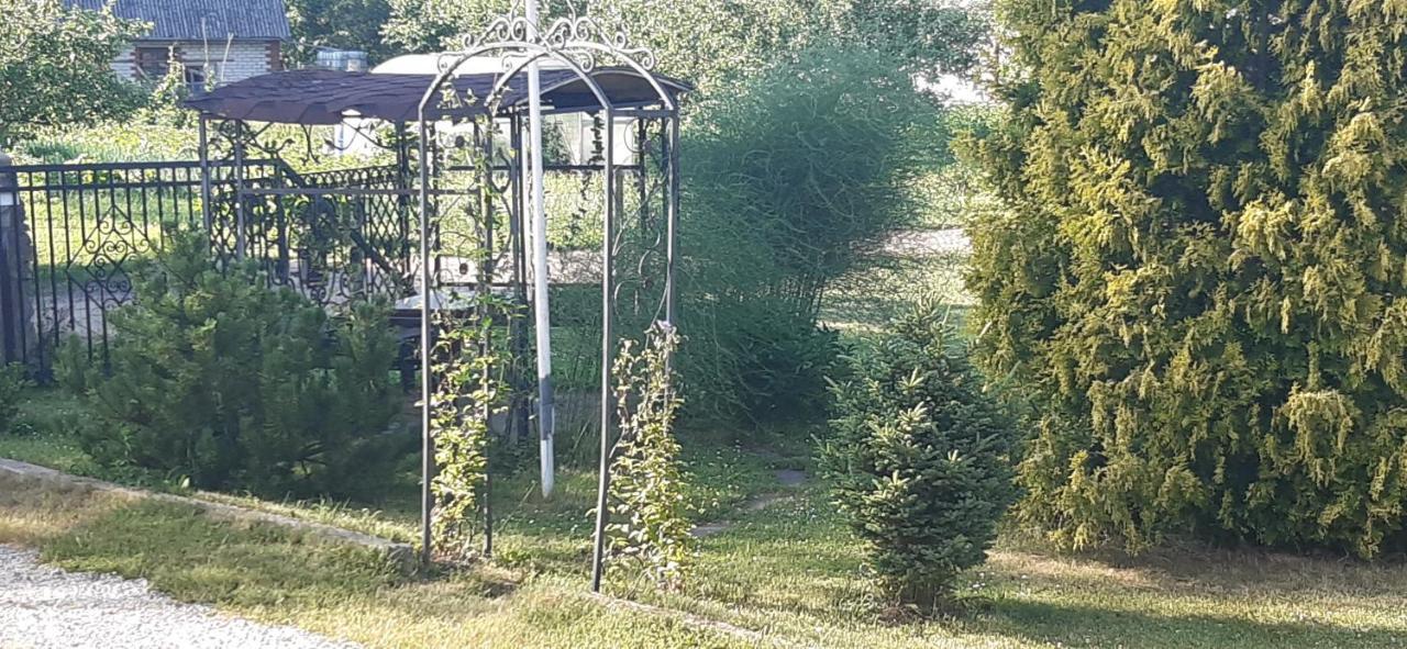 Viesu Nams "Laimes Pakavs" Hotel Straupe Екстериор снимка